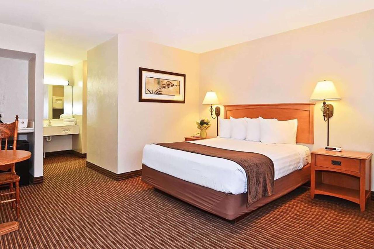 Days Inn By Wyndham Birch Run Luaran gambar