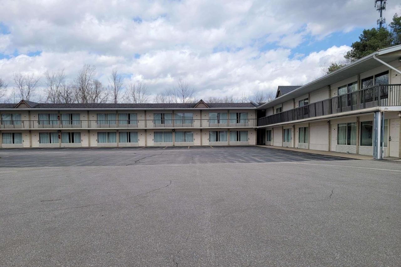 Days Inn By Wyndham Birch Run Luaran gambar