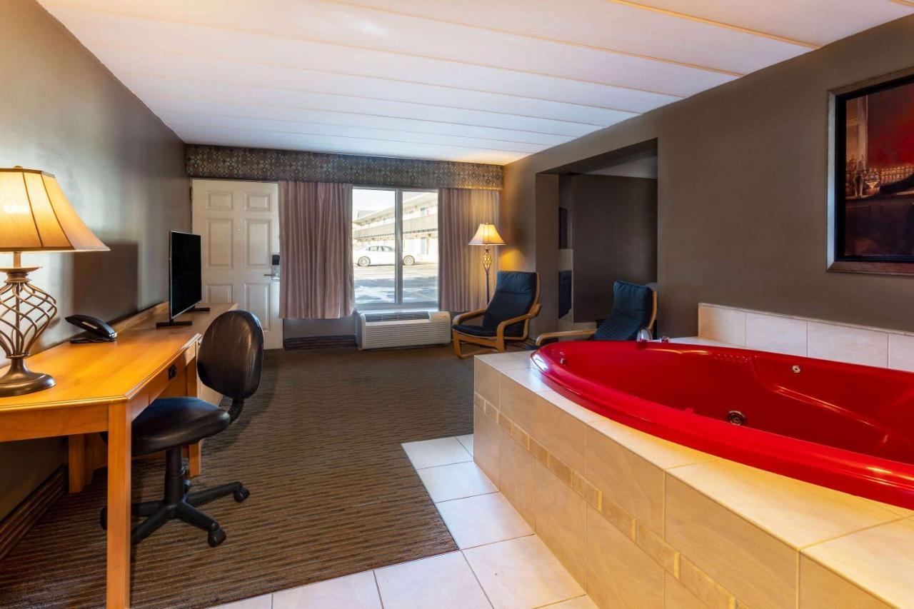 Days Inn By Wyndham Birch Run Luaran gambar