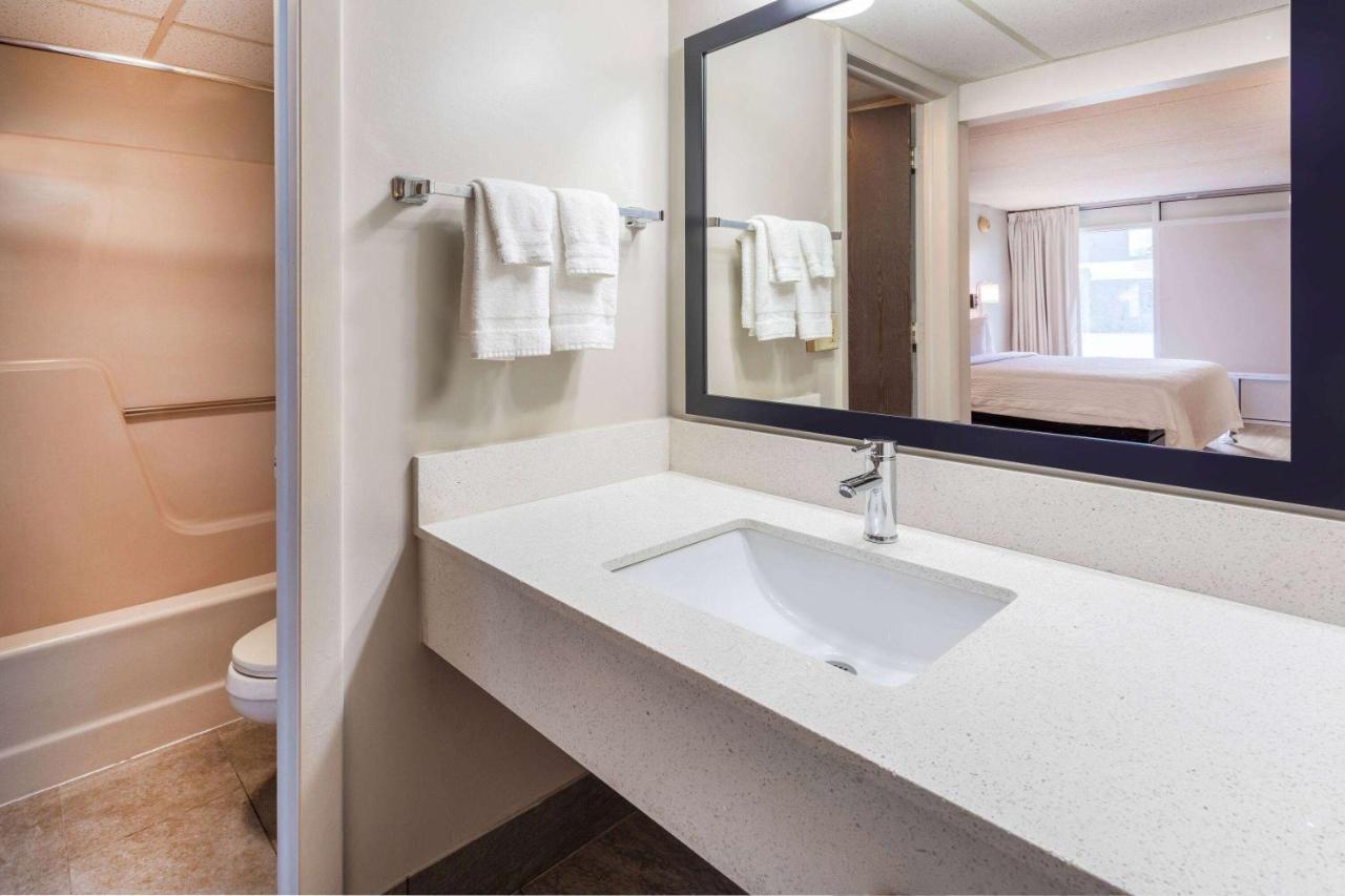 Days Inn By Wyndham Birch Run Luaran gambar