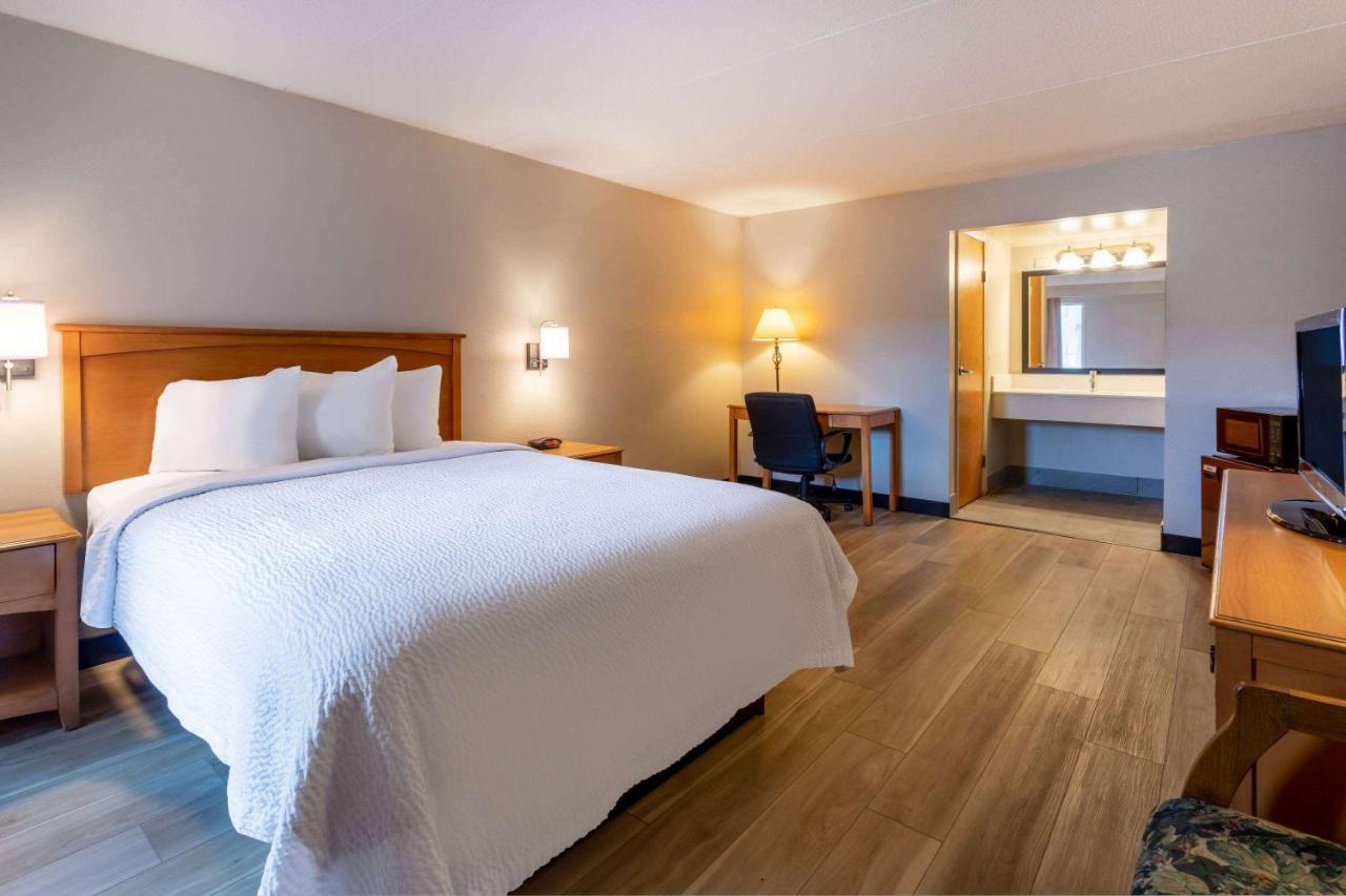 Days Inn By Wyndham Birch Run Luaran gambar