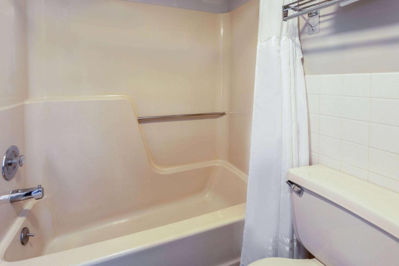 Days Inn By Wyndham Birch Run Luaran gambar