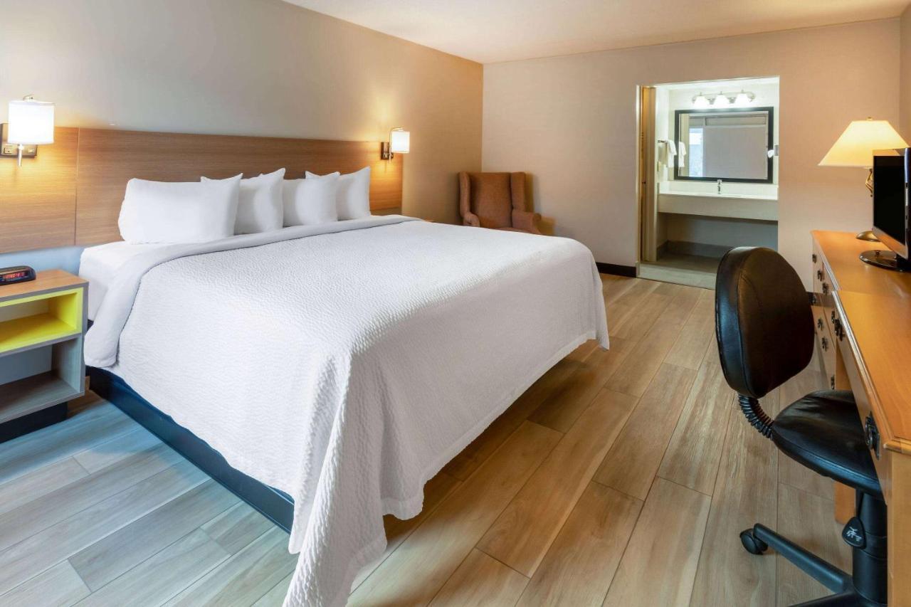 Days Inn By Wyndham Birch Run Luaran gambar