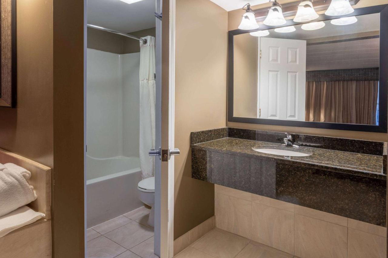 Days Inn By Wyndham Birch Run Luaran gambar
